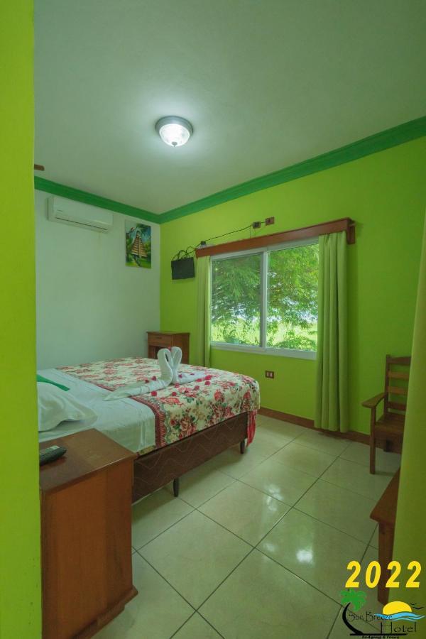 Sun Breeze Hotel El Remate Bagian luar foto